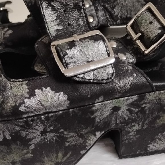 Free People Black Floral Chunky Platform Sandals Feminine Boho Whimsigoth - Picture 13 of 14